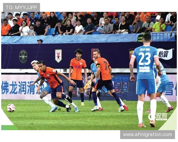 中国足球超级联赛激烈角逐新赛季正式开启 球迷期待强队对决与新星崭露头角